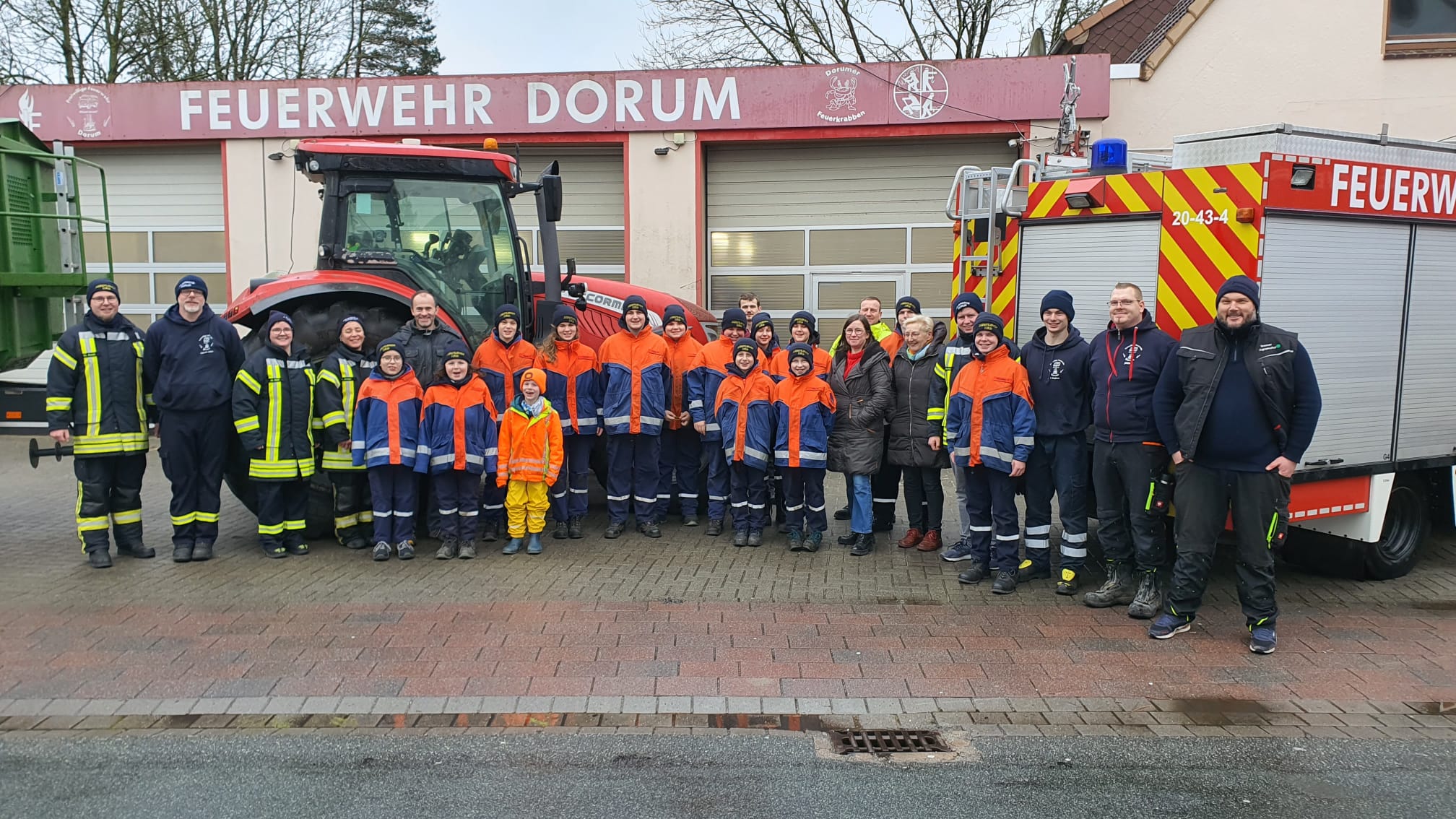 Mehr über den Artikel erfahren 13.01.2024 – Weihnachtsbäume sammeln mit der Jugendfeuerwehr